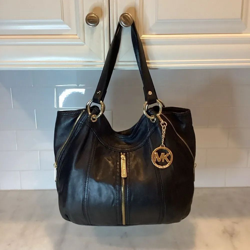MICHAEL KORS MOXLEY BLACK SOFT LEATHER SHOULDER TOTE